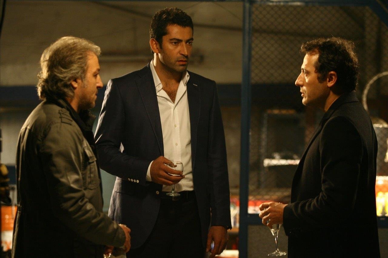 100 karede Ezel efsanesi