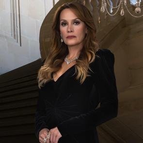 Ebru Cündübeyoğlu  kimdir? Ebru Cündübeyoğlu  Biyografisi