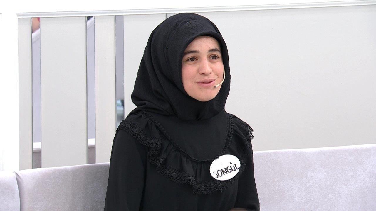 Şiddet görüyorum, boşa beni Esra Abla!