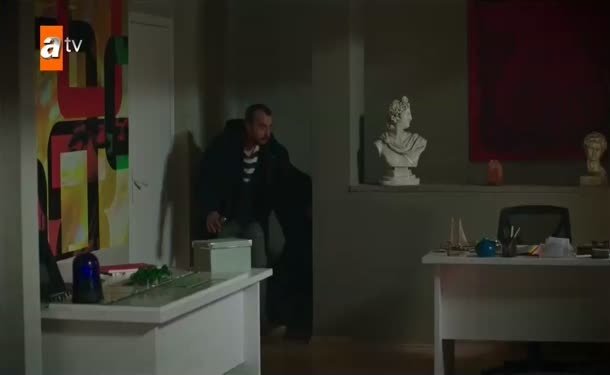 Can ve Babür, gizlice Güneş’in ofisine girerse...