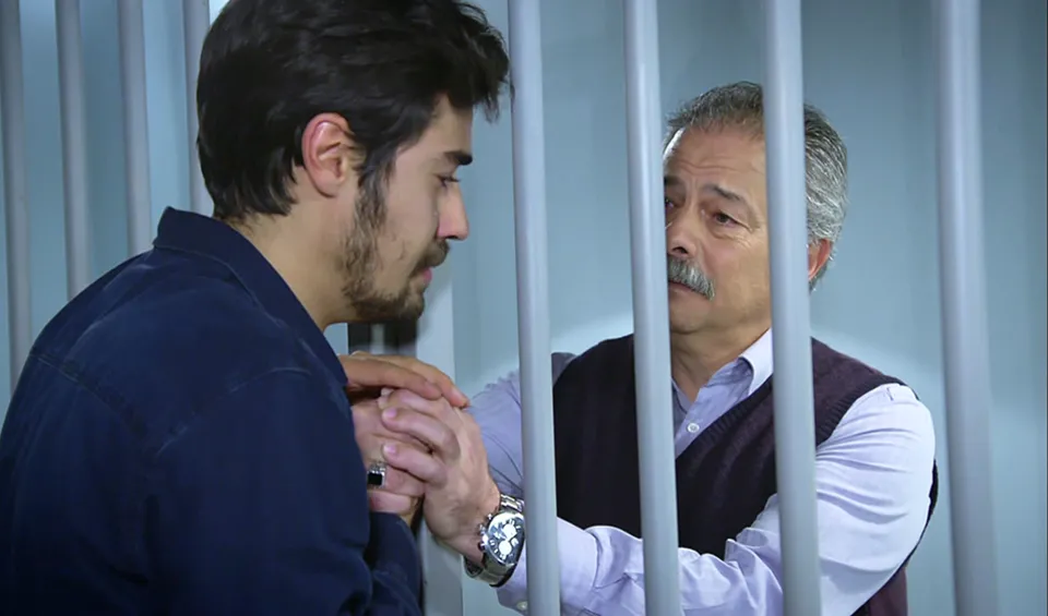 İnsan bazen kurduğu hayale inanıyor işte!