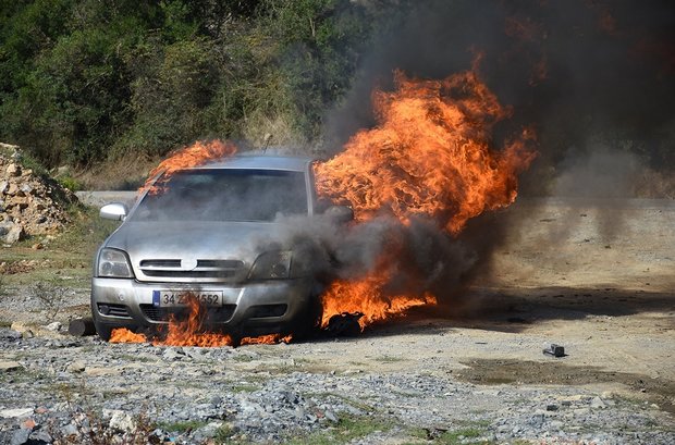 Bahtiyar Ölmez dizisinde otomobil alev alev yandı!
