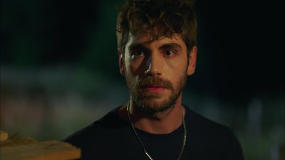 Zeliş, Mehmet’ten kalanları ateşe verdi