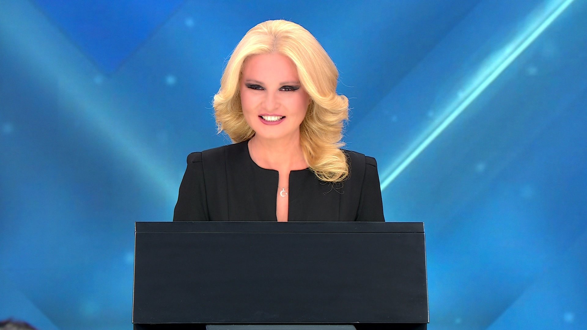 Emrah, "Güven Bana" yarışmasında geçmişe yolculuk yaptı! O soruda Yeşilçam anılarını hatırladı!