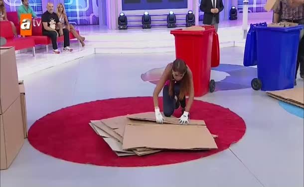 Çöp kovası oyununda Özlem Yıldız kazanmaya yakındı ki...