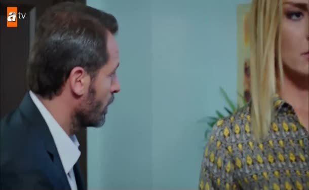 Asiye babasının karşısında