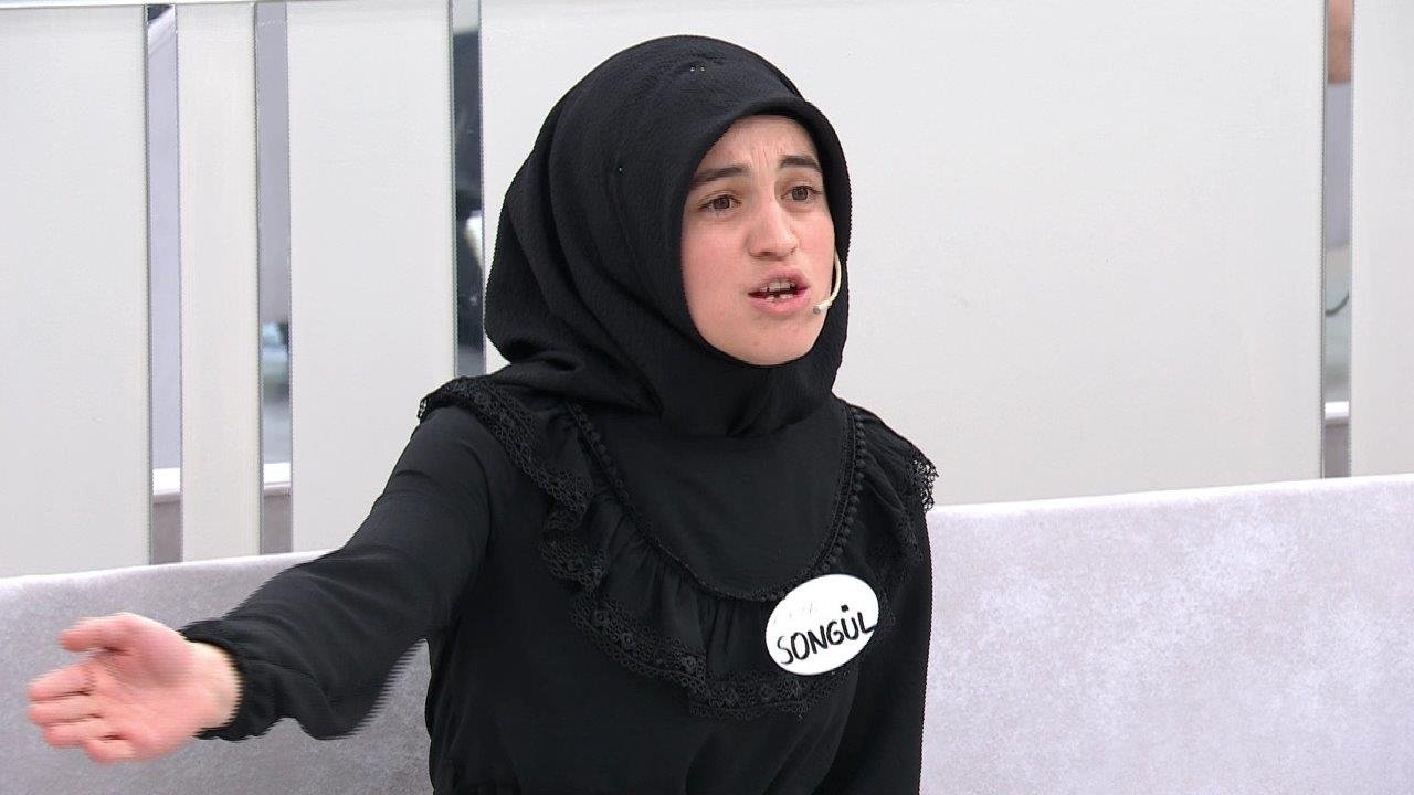 Şiddet görüyorum, boşa beni Esra Abla!