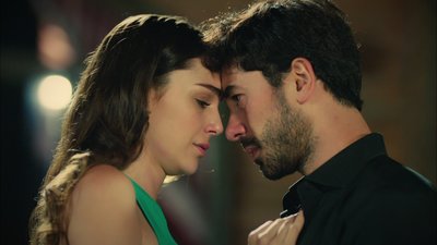 Ayşe ve Ferit aşkını başlatan o öpücük...