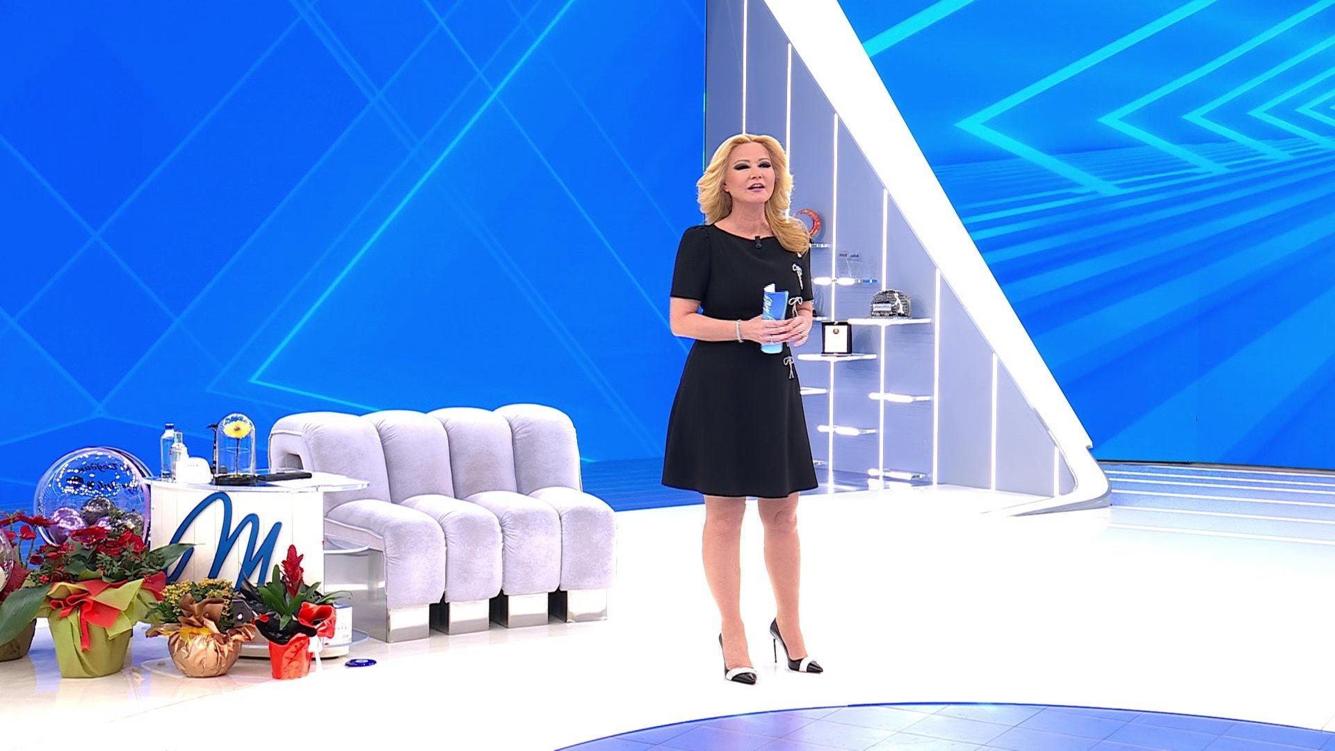 Müge Anlı elbiselerini hediye ediyor!