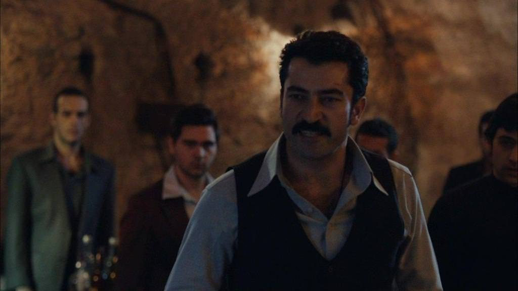 Mahir nasıl ateşe verdi. Karadayı 92. Bölüm fotogaleri