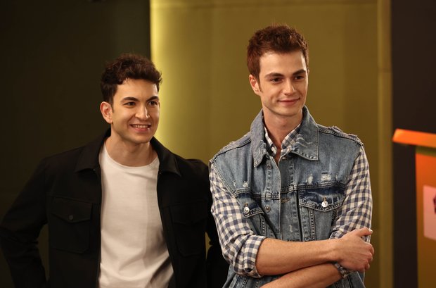 Tolga, Süsen'in kardeşini ittiğini görüyor!