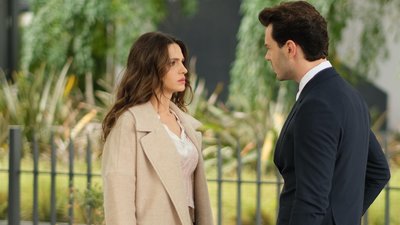 Altın Kafes'te Zeynep oyunların ortasında kalıyor!