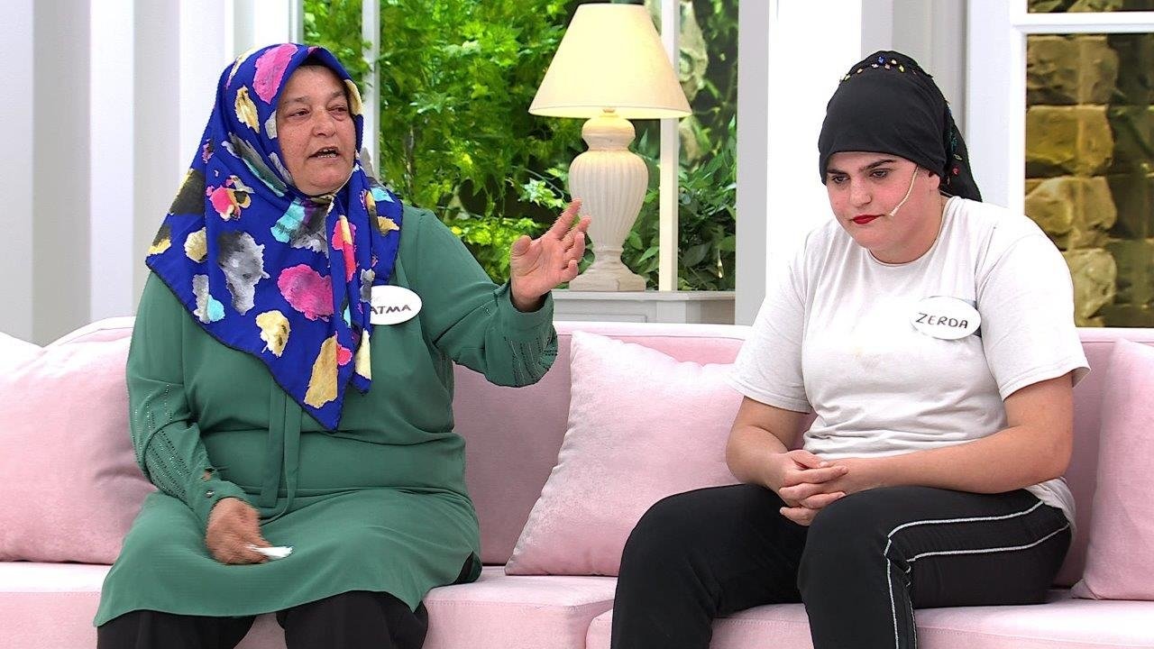 Esra Erol'u tehdit etti: Seni polise şikayet ederim! 