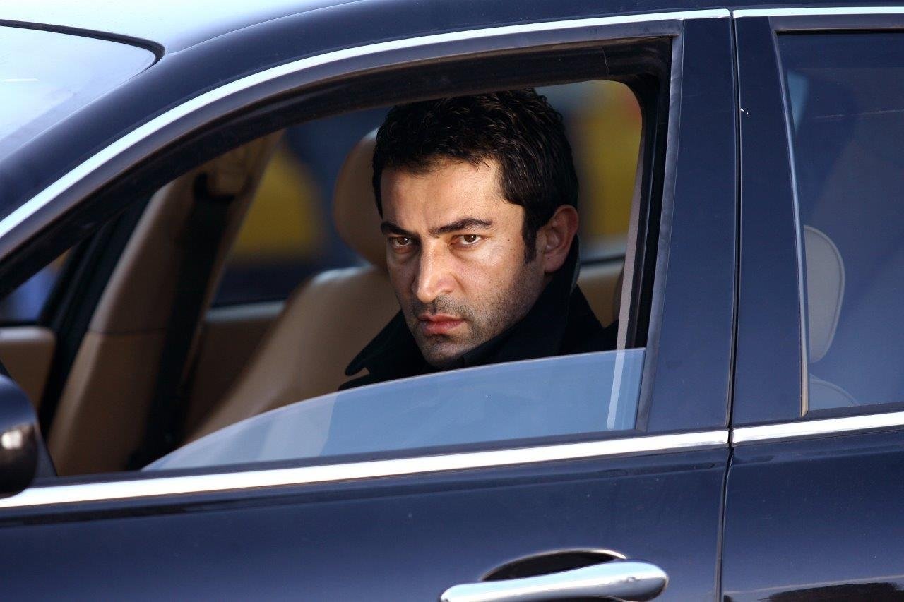 100 karede Ezel efsanesi