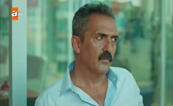 Kamil kılık değiştirip Orhan babanın yanına gelir ve...