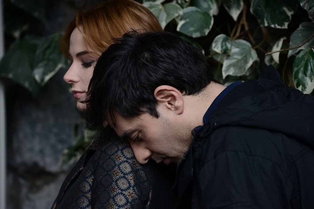 Leyla’dan büyük itiraf!.. 18. bölüm fotogaleri