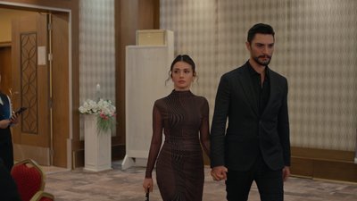 Feraye aşkını kalbine gömüyor!