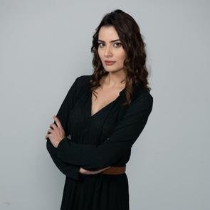 Başım Belada | Kadro | Melike Uzun