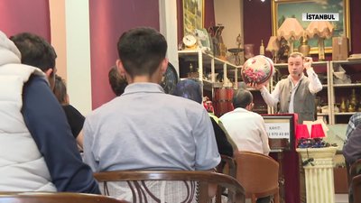 Balat’ta renkli antika mezatları