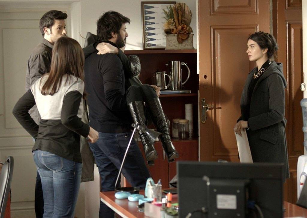 Ömer, ağabeyini sildi! 33.bölüm fotogaleri
