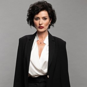 Sevmek Zamanı | Kadro | Zeynep