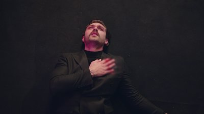 Kumru, Kadir’i vuruyor!