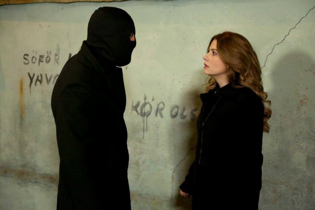 Zehra, Kara Faruk’la Buluşuyor (Kertenkele 13. Bölüm)