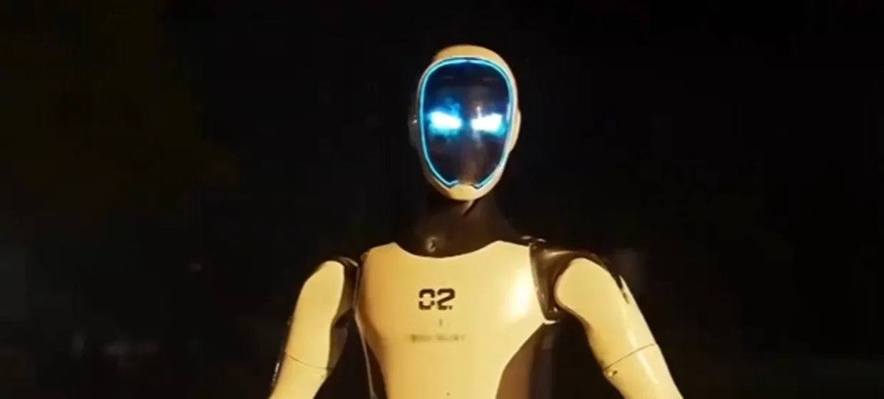 İnsan koruyan insansı robot