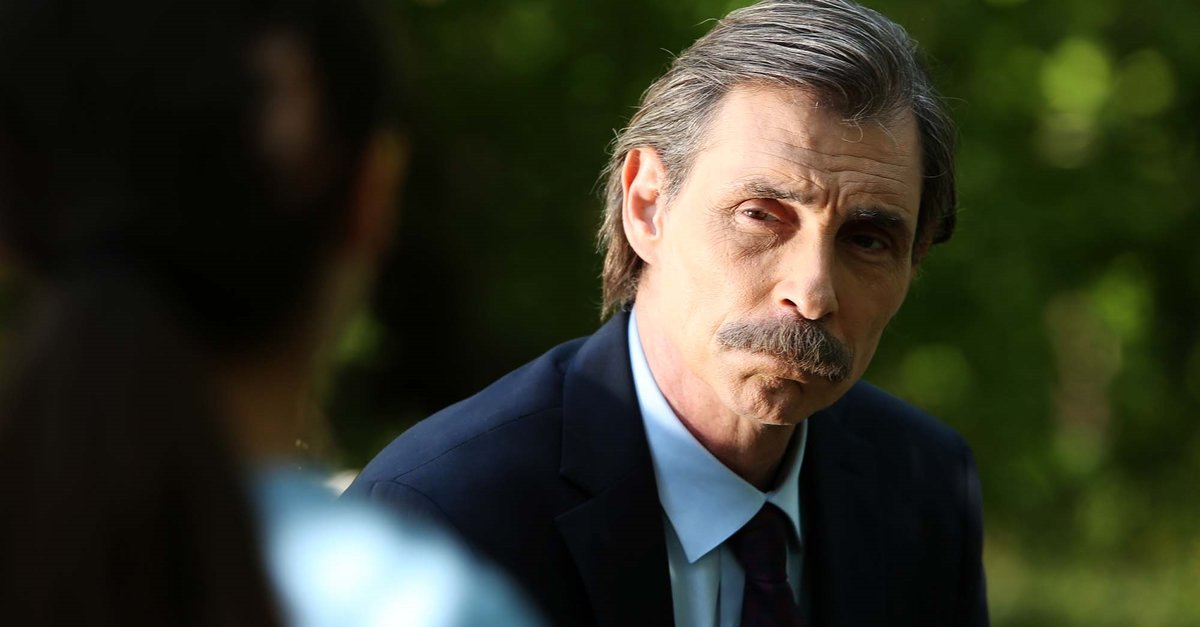 Эрдал бешикчиолу. Эрдал Бешикчиолу бумажный дом.