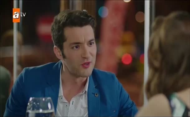 Zeynep, yemeğe çıktığı kişiye dersini verdi derken...