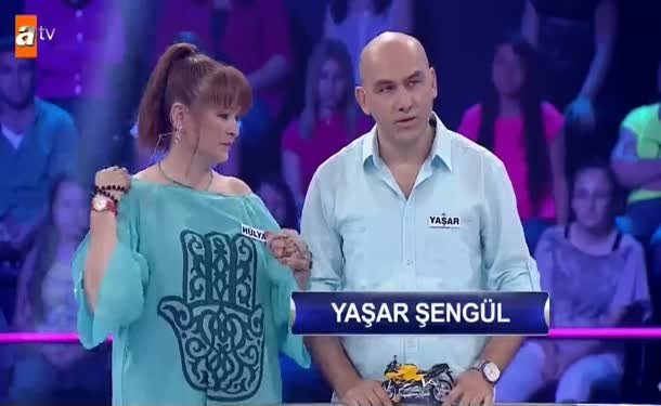 ’Gülen adam’ yarıştı stüdyo yıkıldı!