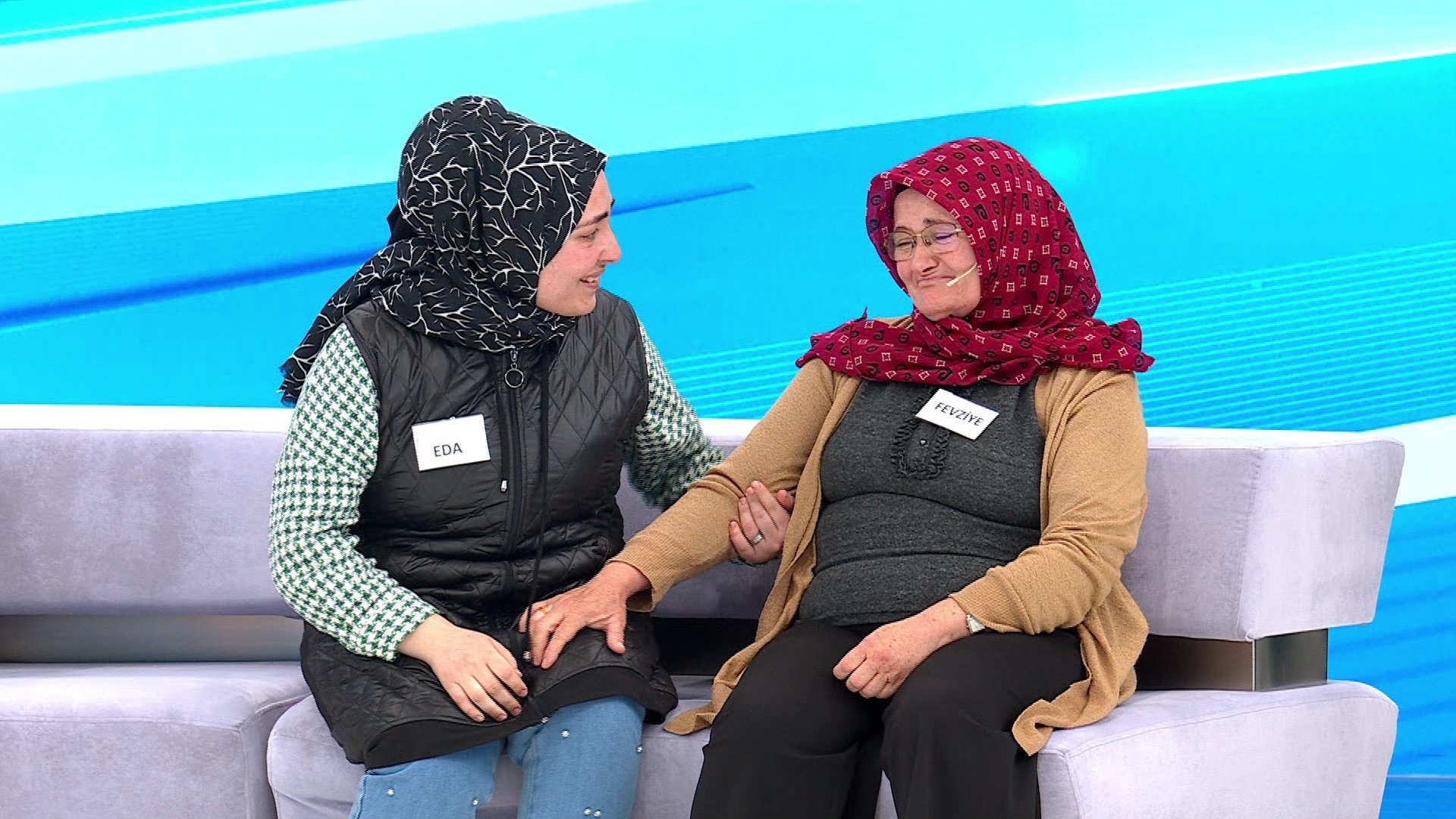 Kaçak gelin Müge Anlı ile kucaklaştı