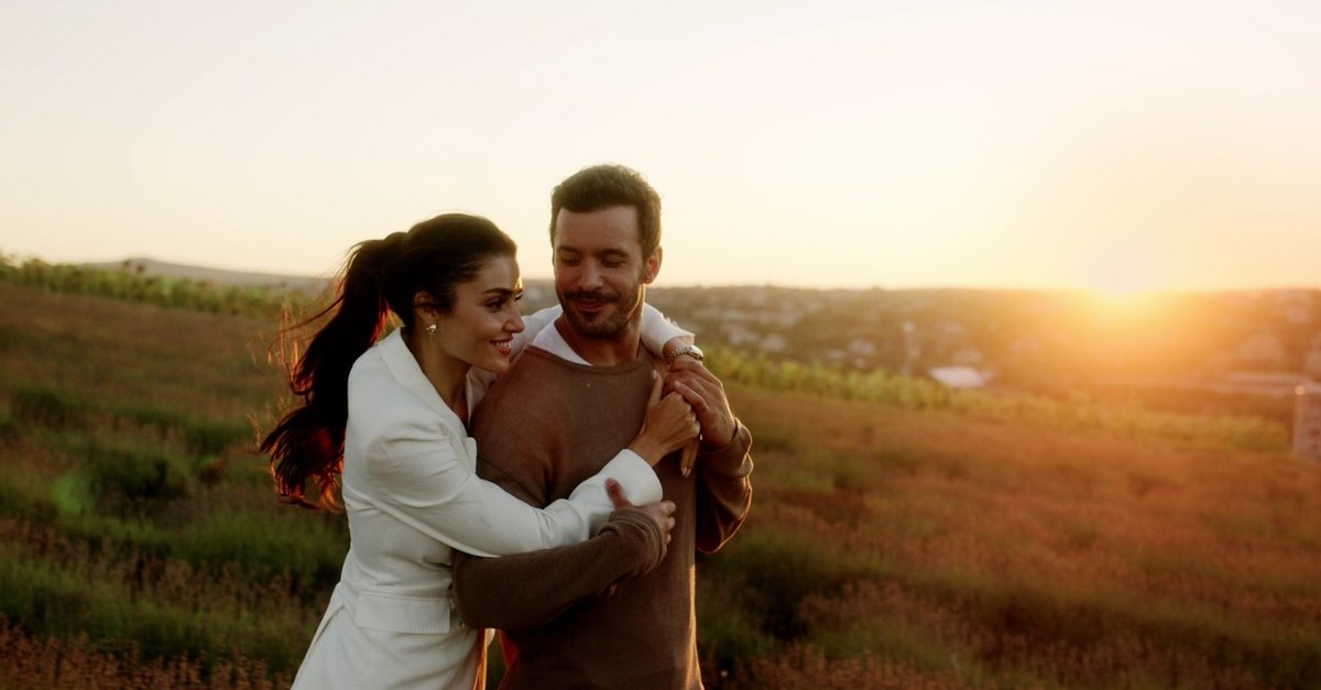 Hande Erçel ve Barış Arduç’un başrol olduğu Aşk ve Gözyaşı dizisinin konusu ne? Hande Erçel ve Barış Arduç’un başrol olduğu Aşk ve Gözyaşı dizisinin konusu ne?