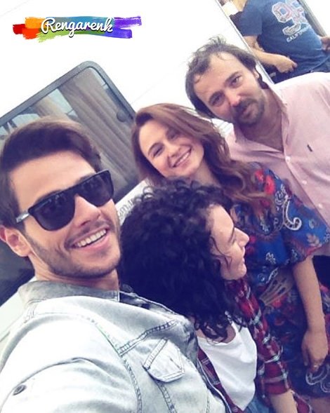 Rengarenk setinde neler oluyor?