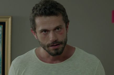 Her şey yalanmış!