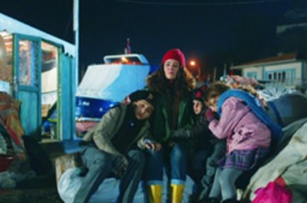 Pelin Akil hem oynadı, hem söyledi!