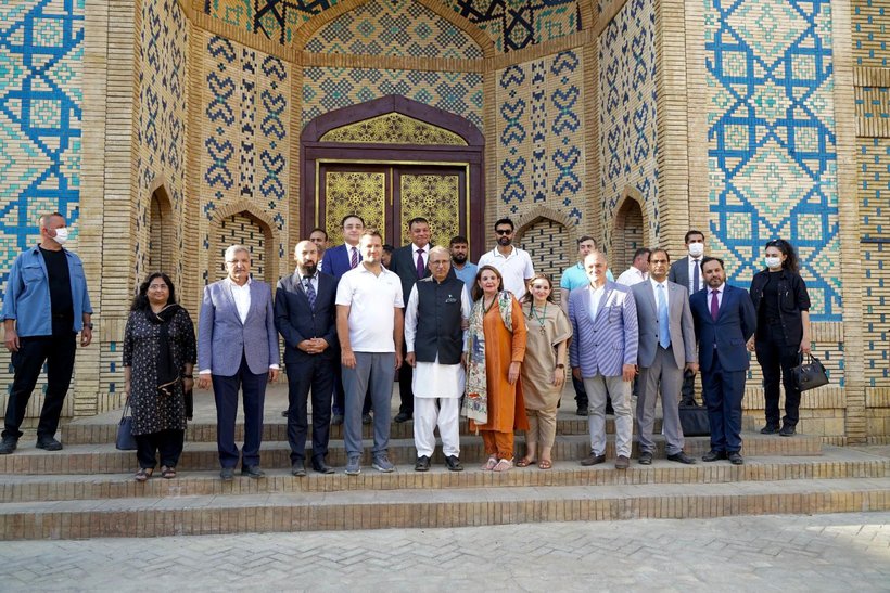 Pakistan Cumhurbaşkanı Arif Alvi, Kuruluş Osman setini ziyaret etti
