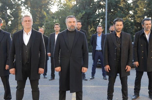 Eşkıya Dünyaya Hükümdar Olmaz setine sözlü ve fiziksel saldırı...
