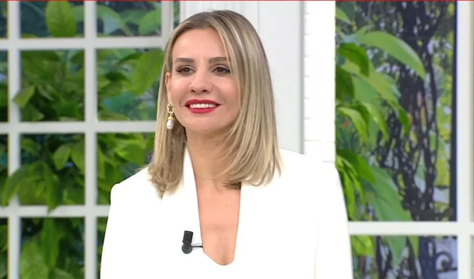 Esra Erol’da