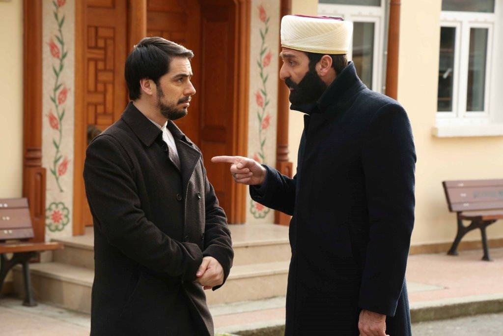 Zehra, Kara Faruk’la Buluşuyor (Kertenkele 13. Bölüm)