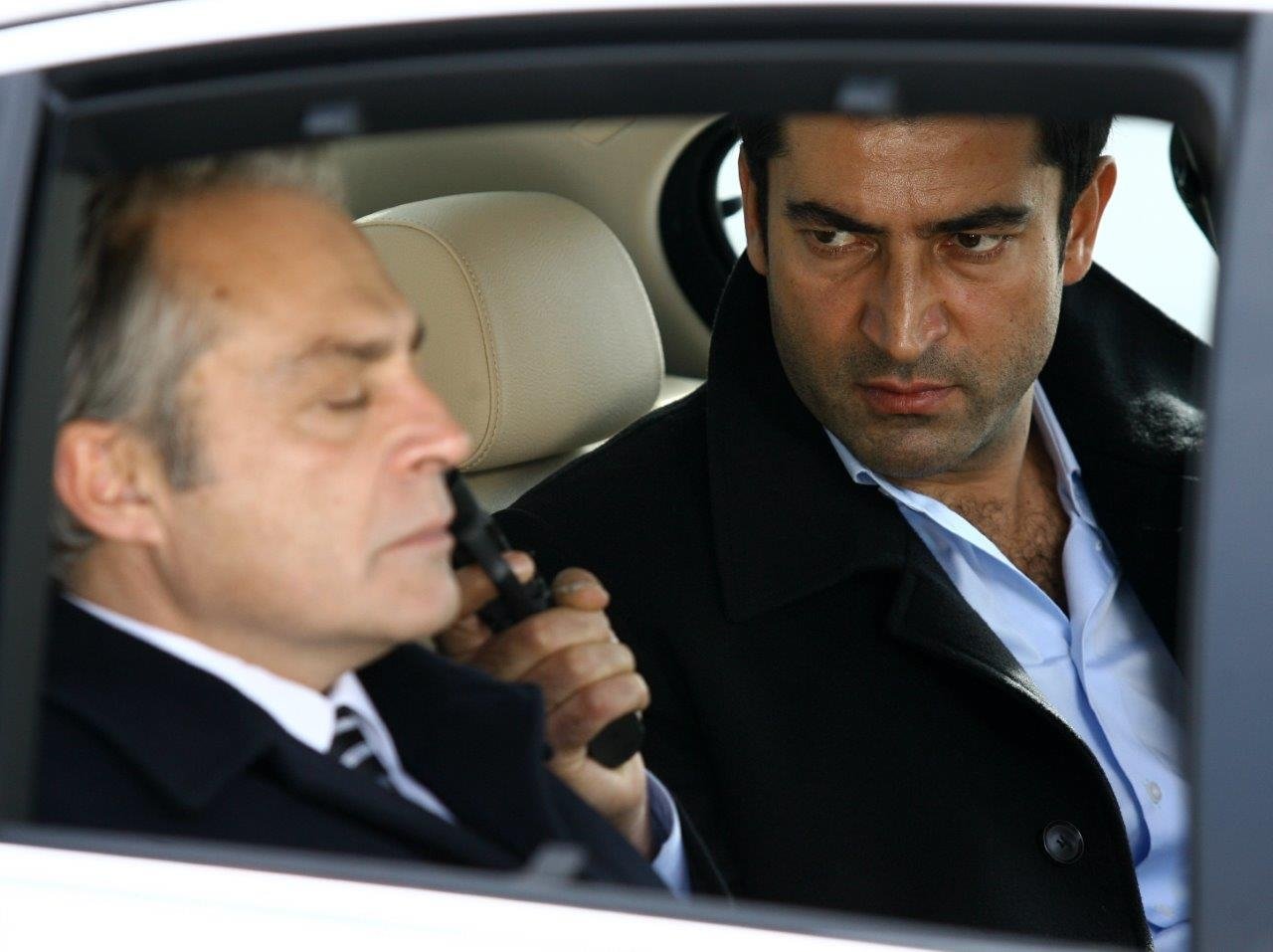 100 karede Ezel efsanesi