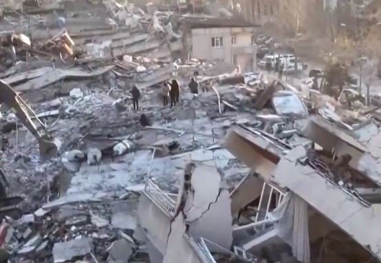 Üniversiteler online eğitime geçiyor