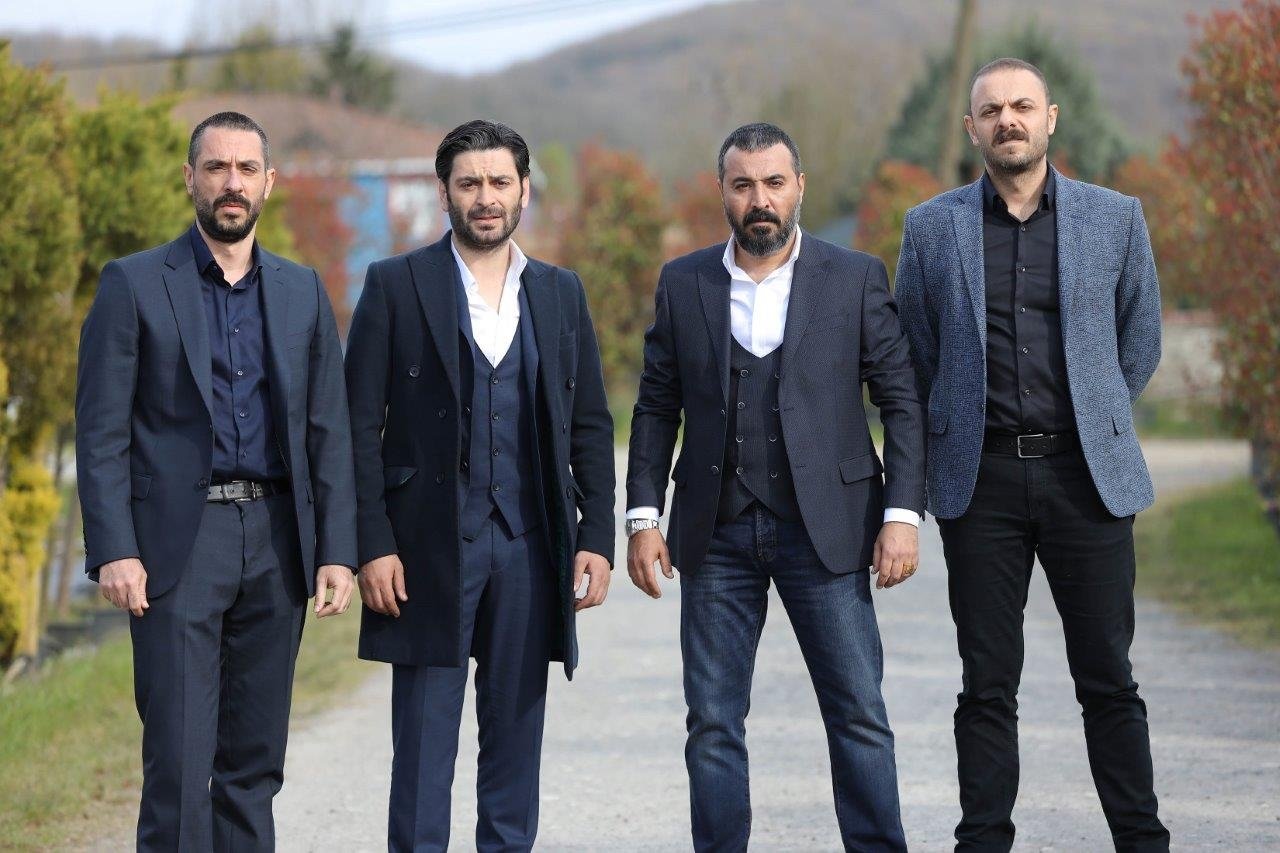 Yashirin kamera qizlarga josuslik qildi Vladivostokda bir kishi uchun jinsiy aloqa