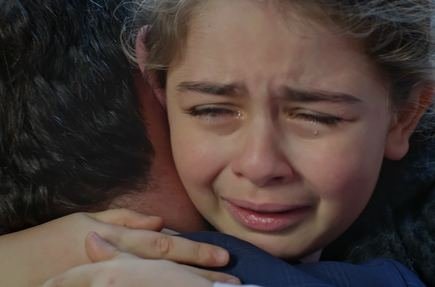 Baba gitmeme izin verme lütfen!