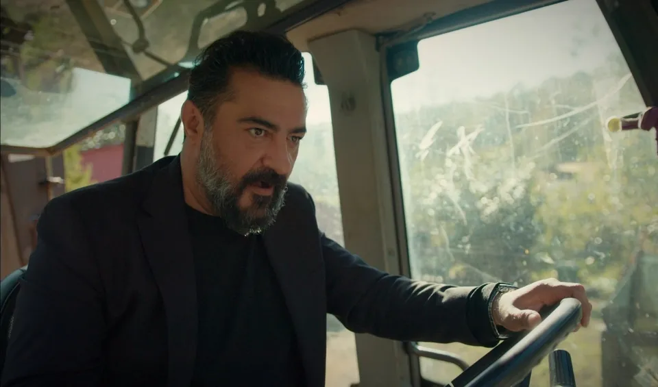 Akif, Doruk’un evini yıktı