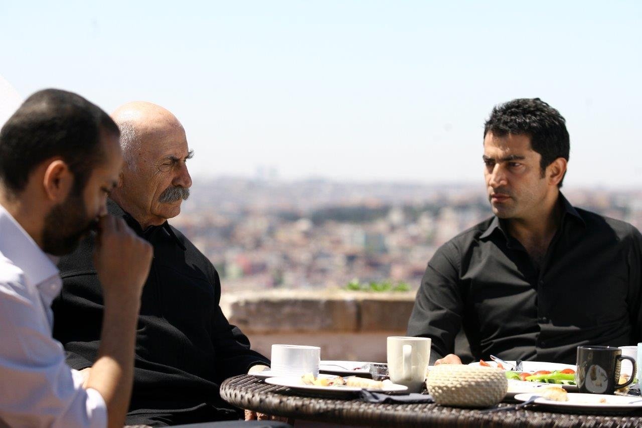 100 karede Ezel efsanesi