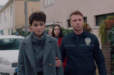 Polisler Damla ve Alev’i almaya geliyor!