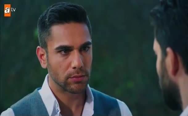 Selçuk, Zeynep’e olan aşkını Gökhan’a söylüyor