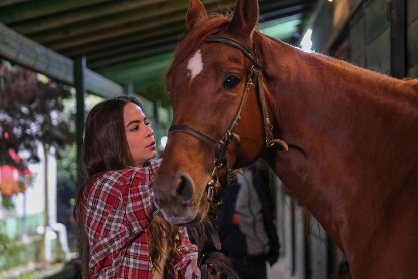 Naz Sayıner 'Sultan' karakteriyle Ateş Kuşları'nda
